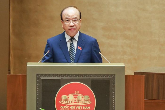 Chủ nhiệm Ủy ban Pháp luật và Tư pháp Phan Chí Hiếu trình bày báo cáo thẩm tra dự án Luật Xử lý vi phạm hành chính (sửa đổi)