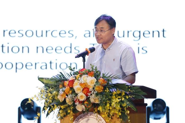Các đại biểu trình bày tham luận tại Hội thảo