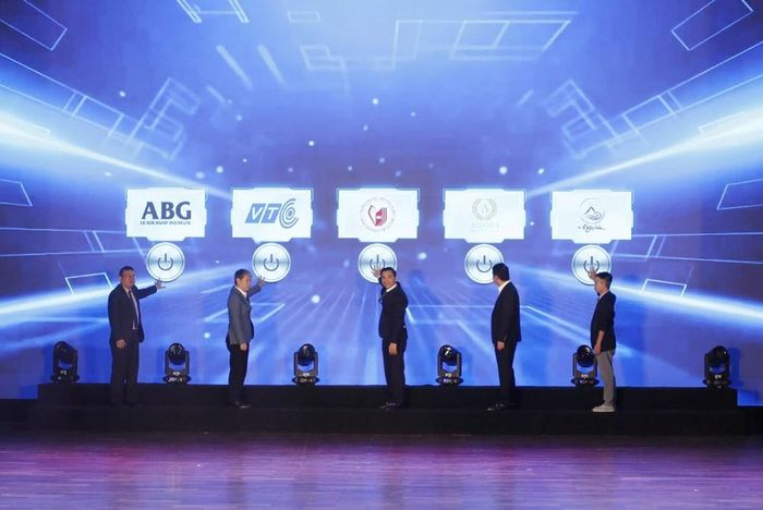 Trường Đại học Văn hóa Hà Nội thực hiện ký kết hợp tác với các doanh nghiệp trong khuôn khổ Hội thảo
