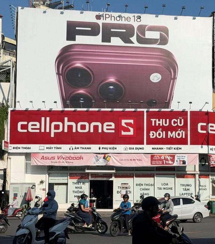 Dù không được cơ quan quản lý chấp thuận về nội dung, bảng quảng cáo điện thoại “iPhone 18 Pro” vẫn ngang nhiên xuất hiện