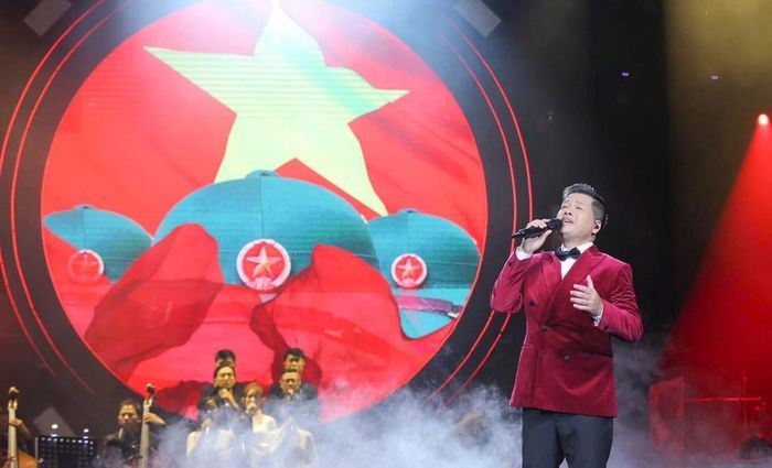 “Đất nước vươn mình” của nhạc sĩ Thành ung được NSƯT Đăng Dương thể hiện theo tính chất hành khúc