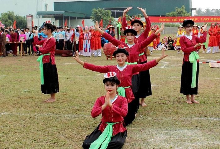 Các nghệ nhân, diễn viên quần chúng xã Mậu Lâm trình diễn tại Liên hoan Văn hóa truyền thống các dân tộc thiểu số tỉnh Thanh Hóa năm 2026