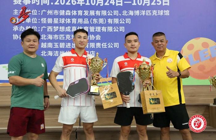 Các tay vợt Việt Nam giành chức vô địch đôi nam