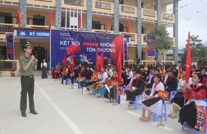 Chương trình nhằm nâng cao nhận thức, trang bị kỹ năng tự bảo vệ cho học sinh Lũng Cú trên không gian mạng