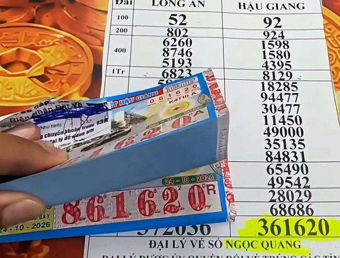 Bên cạnh việc trúng giải đặc biệt người đàn ông ở Cà Mau còn trúng nhiều vé giải an ủi, mỗi vé trị giá 50 triệu đồng, chưa trừ thuế. Ảnh: Đại lý vé số cung cấp