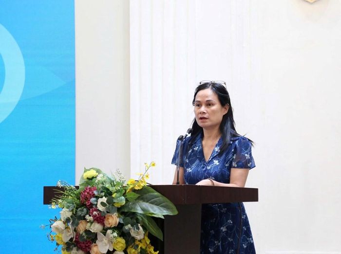 Bà Nguyễn Thị Thu Hương, Phụ trách Phòng Truyền thông và Huy động nguồn lực, Quỹ Phòng bệnh (Bộ Y tế) trình bày tham luận