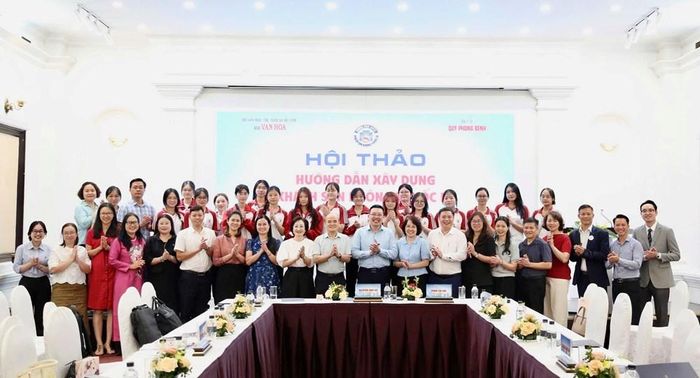 Các đại biểu chụp ảnh lưu niệm tại Hội thảo