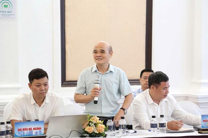 Nguyên Vụ trưởng Vụ Pháp chế, Bộ Y tế Nguyễn Huy Quang phát biểu tại Hội thảo