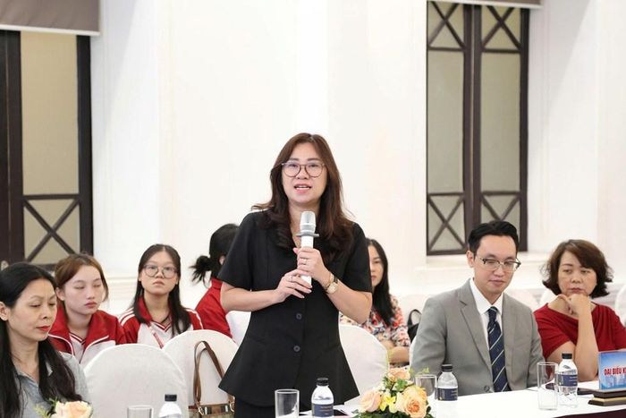 Các đại biểu trao đổi tại Hội thảo