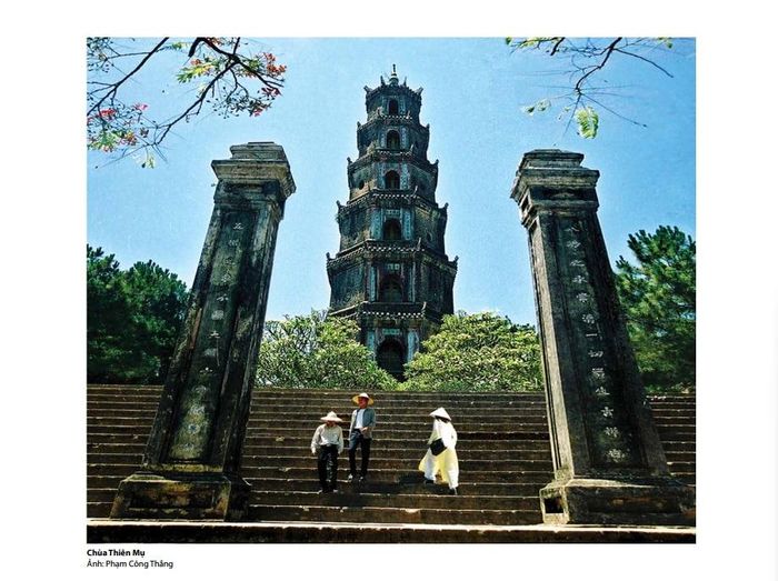 Tác phẩm Chùa Thiên Mụ của NSNA Phạm Công Thắng