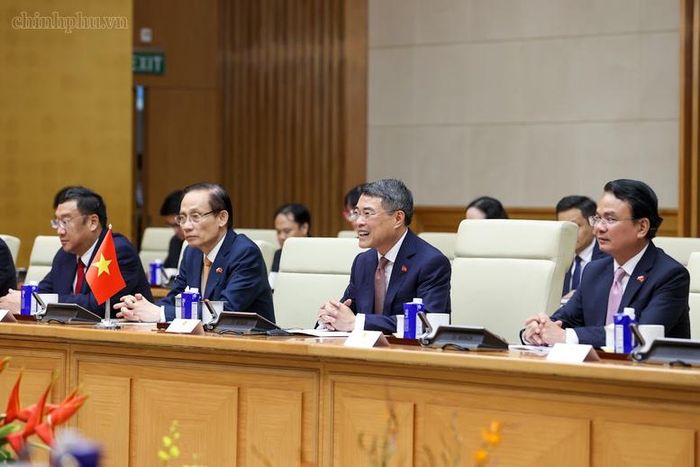 Thủ tướng Lê Minh Hưng cảm ơn và đánh giá cao việc Ba Lan đã phê chuẩn Hiệp định Bảo hộ đầu tư Việt Nam - EU (EVIPA), đồng thời đề nghị Ba Lan tiếp tục có tiếng nói thúc đẩy nghị viện các nước EU còn lại sớm phê chuẩn Hiệp định - Ảnh: chinhphu.vn/Nhật Bắc