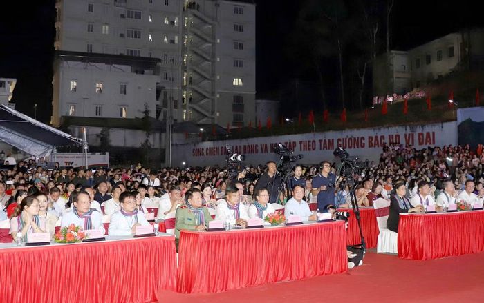 Các đại biểu dự khai mạc Lễ hội hoa tam giác mạch năm 2026. (Ảnh: KHÁNH TOÀN)