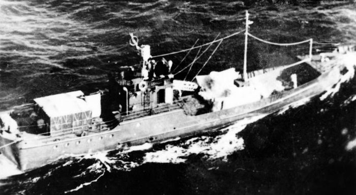  Tàu C235 do Thuyền trưởng Nguyễn Phan Vinh chỉ huy trên đường vận chuyển vũ khí vào nam tháng 2 năm 1968. (Ảnh: tư liệu Quân chủng Hải quân cung cấp) 