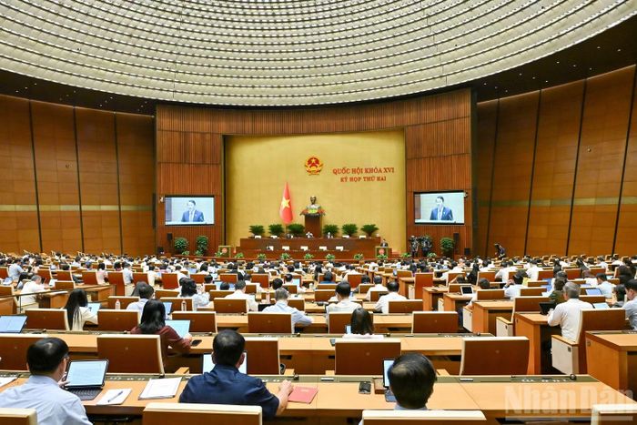 Bộ trưởng Công an, Đại tướng Lương Tam Quang, thừa ủy quyền của Thủ tướng Chính phủ trình bày tờ trình dự án Luật An ninh dữ liệu. (Ảnh: THỦY NGUYÊN)