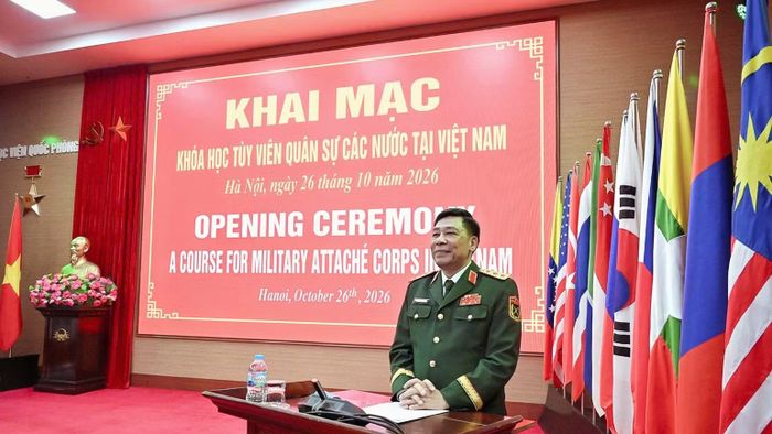 Thượng tướng Trần Việt Khoa, Giám đốc Học viện Quốc phòng phát biểu tại buổi lễ. (Ảnh: CTV)
