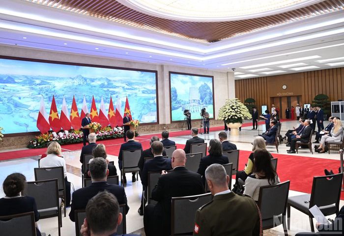 Quang cảnh cuộc gặp gỡ báo chí.
