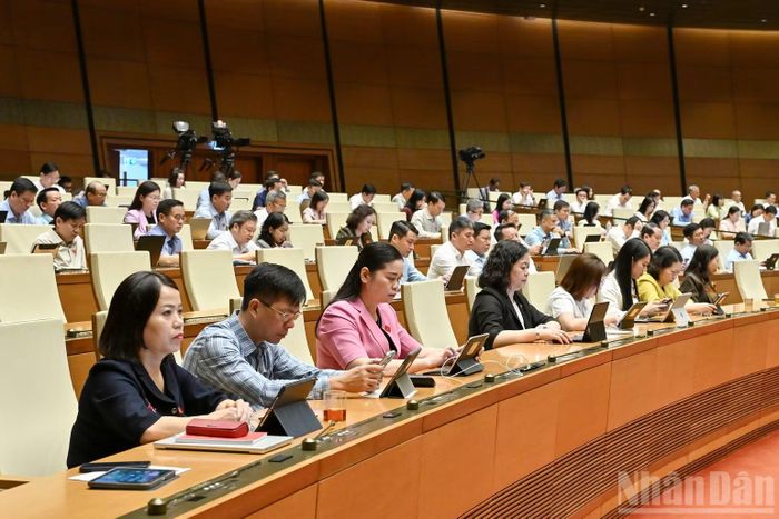 Quốc hội thảo luận tại hội trường về dự án Luật sửa đổi, bổ sung một số điều của Luật Đo lường. (Ảnh: THỦY NGUYÊN)