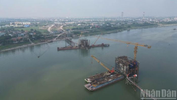 Công trình kết nối khu vực Hồng Vân, thành phố Hà Nội với khu vực Mễ Sở, tỉnh Hưng Yên, tạo thêm hướng vượt sông Hồng ở phía nam Thủ đô.