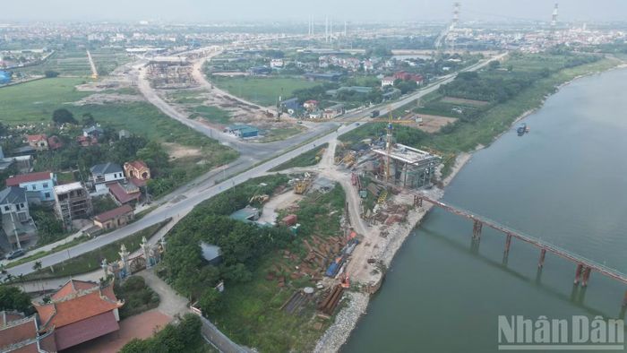 Dự án cầu Mễ Sở và đường dẫn hai đầu có tổng chiều dài gần 14km, tổng mức đầu tư khoảng 4.900 tỷ đồng, thuộc Dự án thành phần 3-đầu tư xây dựng đường Vành đai 4-Vùng Thủ đô.