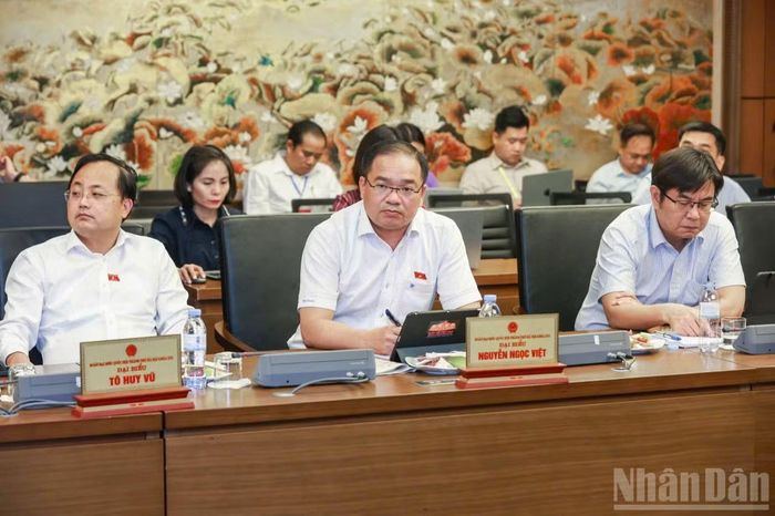 Các đại biểu Quốc hội tham gia thảo luận tại Tổ 1. (Ảnh: DUY LINH)