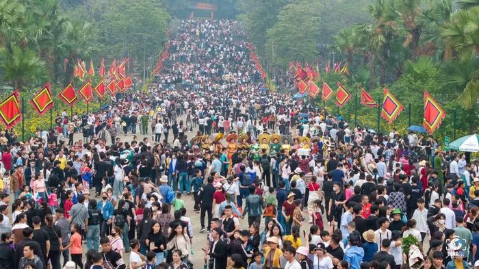 Lễ hội Đền Hùng năm 2027 được tổ chức quy mô cấp tỉnh và là điểm nhấn trong các hoạt động của du lịch Đất Tổ. (Ảnh: NGỌC LONG)