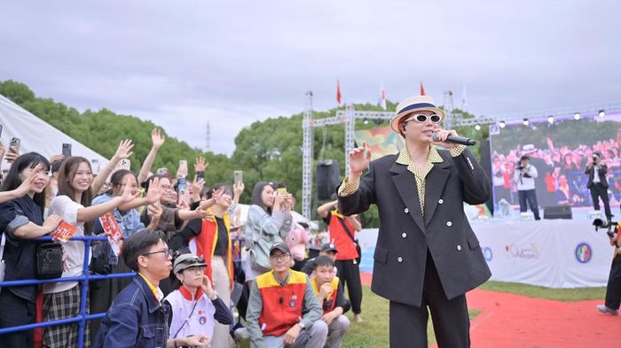 Ca sĩ Trịnh Thăng Bình tại sự kiện.