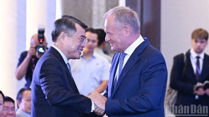 Thủ tướng Lê Minh Hưng và Thủ tướng Cộng hòa Ba Lan Donald Tusk.