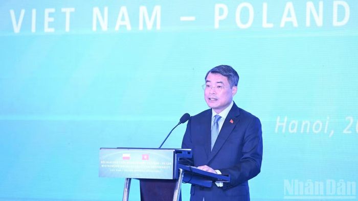 Thủ tướng Chính phủ Lê Minh Hưng phát biểu ý kiến tại Hội nghị Bàn tròn Doanh nghiệp Việt Nam-Ba Lan. (Ảnh: TRẦN HẢI)