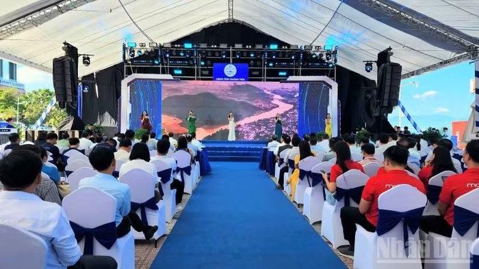 Quang cảnh lễ bế mạc Ngày hội Công nghệ số năm 2026. (Ảnh: VŨ TÂN)