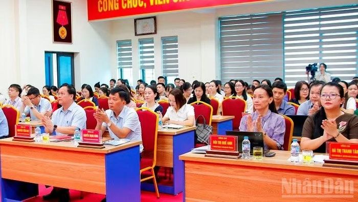 Đại biểu dự hội nghị triển khai rà soát, hoàn thiện vị trí việc làm, xác định nhu cầu nhân lực và xây dựng phương án biên chế tại tỉnh Điện Biên. (Ảnh: LÊ LAN)