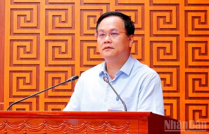 Đồng chí Nguyễn Tiến Đạt, Giám đốc Sở Nội vụ Điện Biên nhấn mạnh các việc trọng tâm cần tập trung thực hiện rà soát, hoàn thiện vị trí việc làm, xác định nhu cầu nhân lực và xây dựng phương án biên chế trong hệ thống chính trị. (Ảnh: LÊ LAN)