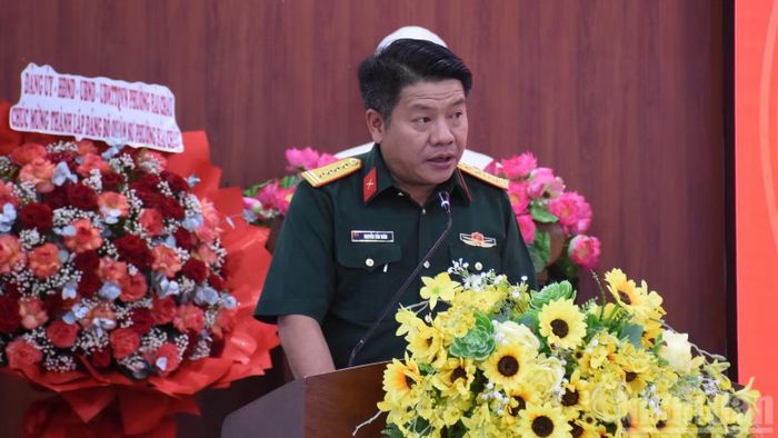 Đồng chí Đại tá Nguyễn Tấn Tuân, Đảng ủy viên, Phó chính ủy Bộ Chỉ huy quân sự thành phố Đà Nẵng, phát biểu chỉ đạo tại hội nghị. (Ảnh: ANH ĐÀO)