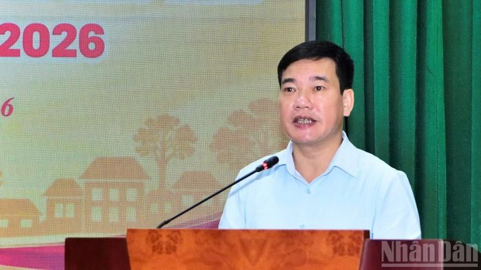 Đồng chí Nguyễn Việt Khánh, Phó Chủ tịch Ủy ban Mặt trận Tổ quốc Việt Nam tỉnh Tuyên Quang phát biểu tại hội nghị. (Ảnh: ĐỨC THẮNG)