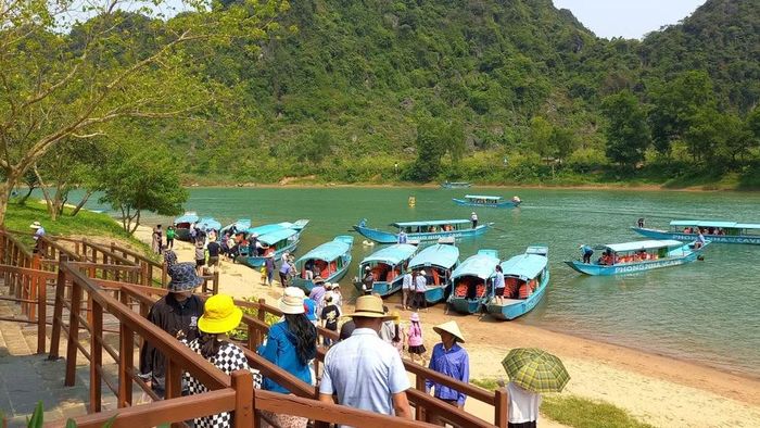 Việc triển khai tài khoản vệ tinh du lịch có thể giúp Quảng Trị kết nối dữ liệu về chi tiêu của khách du lịch với hoạt động sản xuất của các ngành kinh tế. (Ảnh: TTXVN)