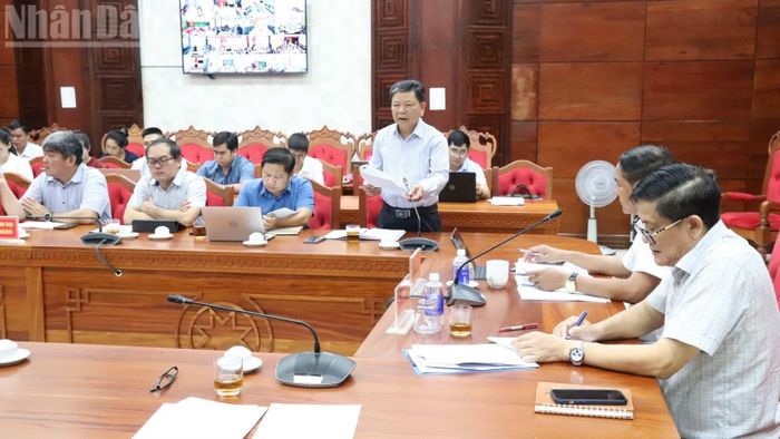 Đại diện Sở Tài chính trao đổi tại hội nghị. (Ảnh: CÔNG LÝ)