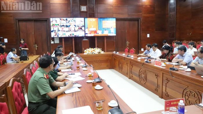 Hội nghị tổ chức trực tiếp và trực tuyến với 20 xã được chọn thực hiện đề án. (Ảnh: CÔNG LÝ)