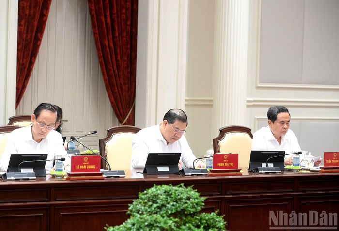 Các đồng chí lãnh đạo Đảng, Nhà nước tham dự phiên họp.