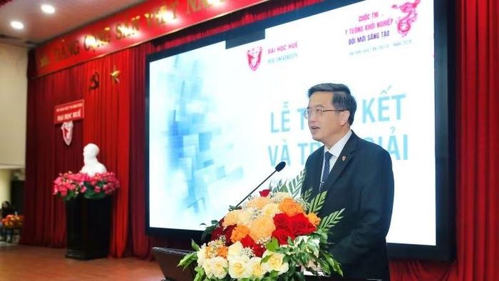 Giáo sư, Tiến sĩ Nguyễn Vũ Quốc Huy, Quyền Giám đốc Đại học Huế phát biểu tại lễ tổng kết cuộc thi.