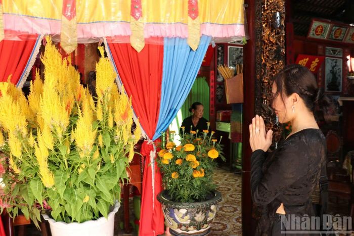 Du khách đi lễ Trùng Cửu ở Nhà lớn Long Sơn tháng 10/2026 vừa qua. (Ảnh: LÊ ĐÌNH THÌN)