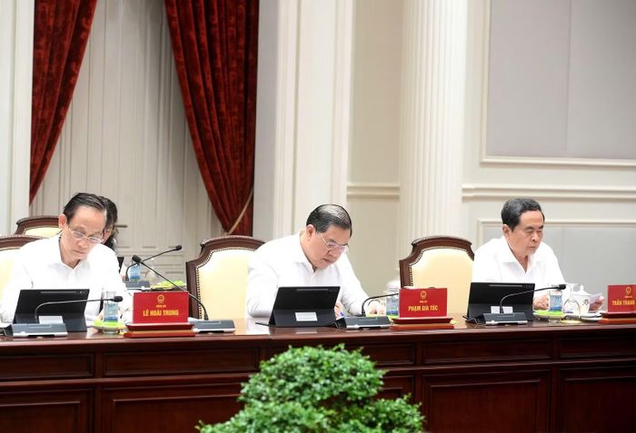 Các đồng chí lãnh đạo Đảng, Nhà nước tham dự phiên họp. (Ảnh: ĐĂNG KHOA)
