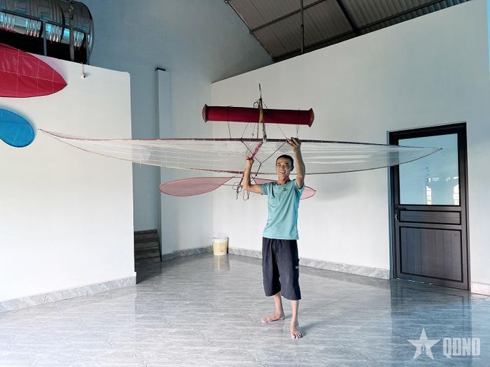  Con diều sáo có chiều ngang dài 4,5m do ông Thịnh hoàn thiện.  