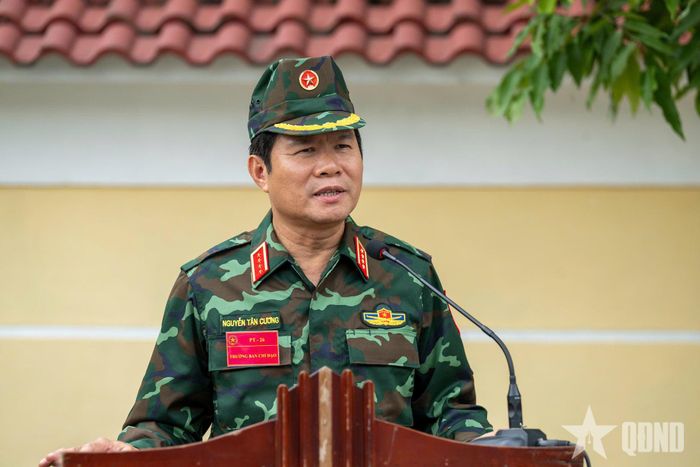 Đại tướng Nguyễn Tân Cương chúc mừng các đơn vị hoàn thành tốt nội dung diễn tập.