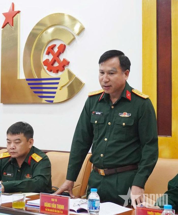 Đại tá Đặng Văn Thịnh, Phó tổng Giám đốc Tổng công ty 319 phát biểu tại hội nghị. Ảnh: DƯƠNG ANH
