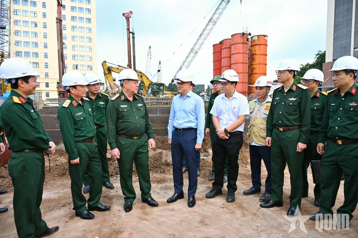  Đại tướng Nguyễn Trọng Nghĩa kiểm tra tình hình triển khai dự án Nhà hát Quân đội.  