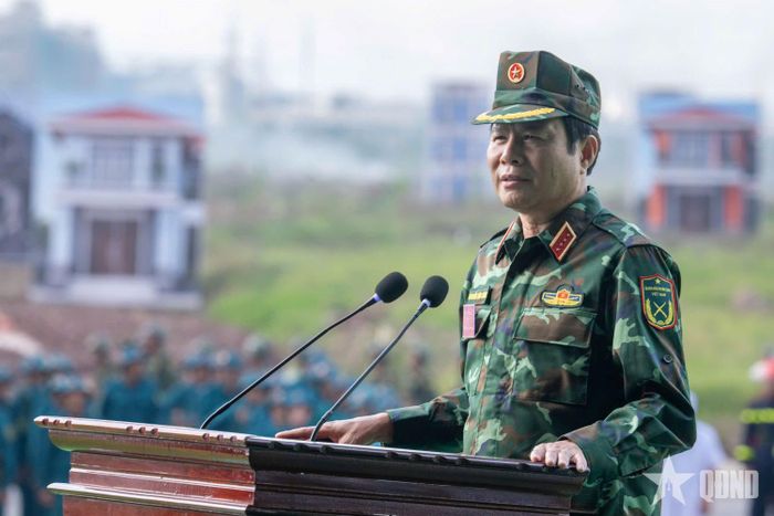 Đại tướng Nguyễn Tân Cương rút kinh nghiệm cuộc diễn tập. 