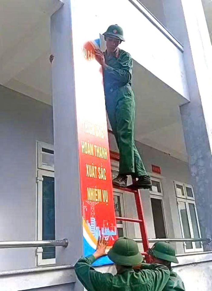 Làm mới hệ thống pano, khẩu hiệu tuyên truyền.