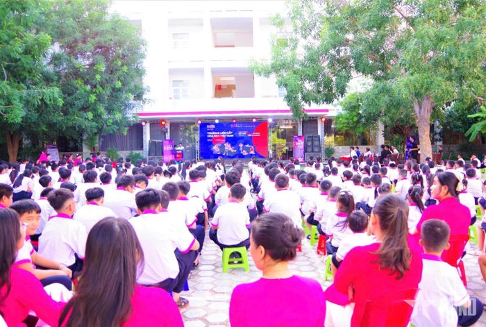   Chương trình Chiến dịch “Không một mình 2026-Kết nối không tổn thương” tại Trường Liên cấp Hoa Sen, tỉnh Khánh Hòa. 