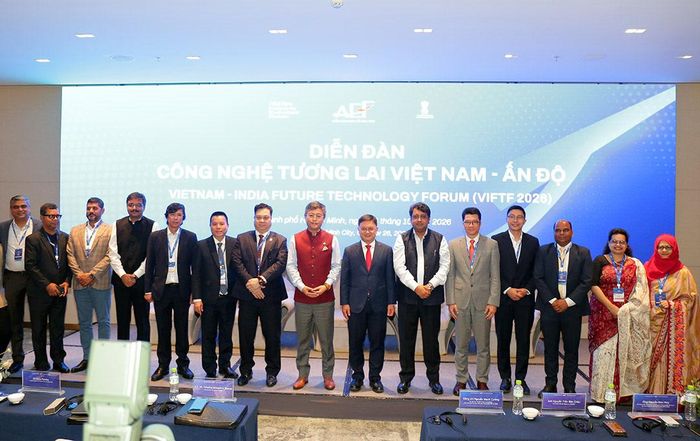 Các đại biểu chụp ảnh lưu niệm tại Diễn đàn Công nghệ tương lai Việt Nam - Ấn Độ. Ảnh: XUÂN DUY