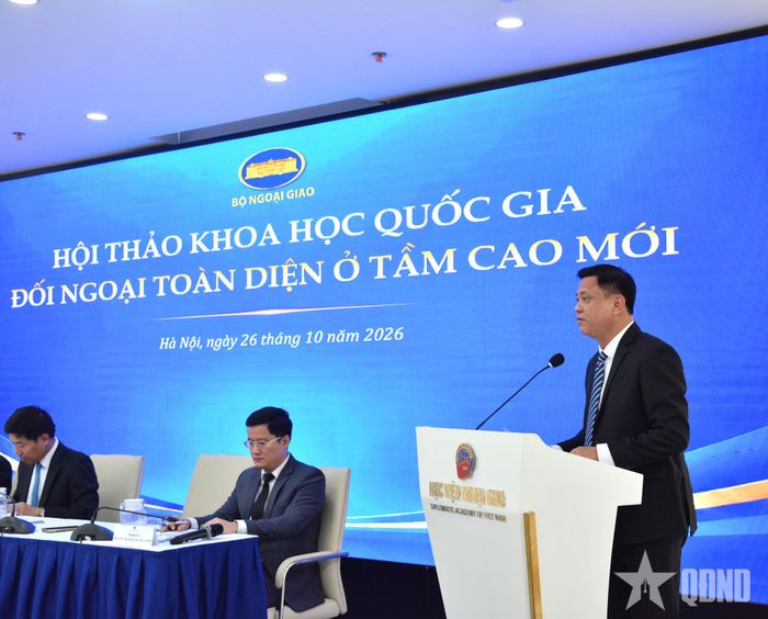Thượng tướng Nguyễn Trường Thắng phát biểu tại phiên toàn thể của hội thảo.