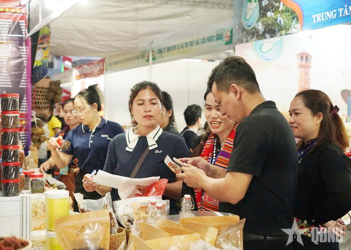 Trưng bày sản phẩm công nghiệp nông thôn tiêu biểu tại hội nghị khuyến công các tỉnh, thành phố khu vực phía Nam lần thứ XVI-năm 2026.
